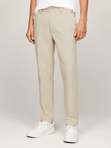 Effilé Pantalon chino Tommy Jeans en beige : devant