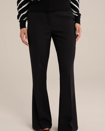 Flared Pantaloni di WE Fashion in nero