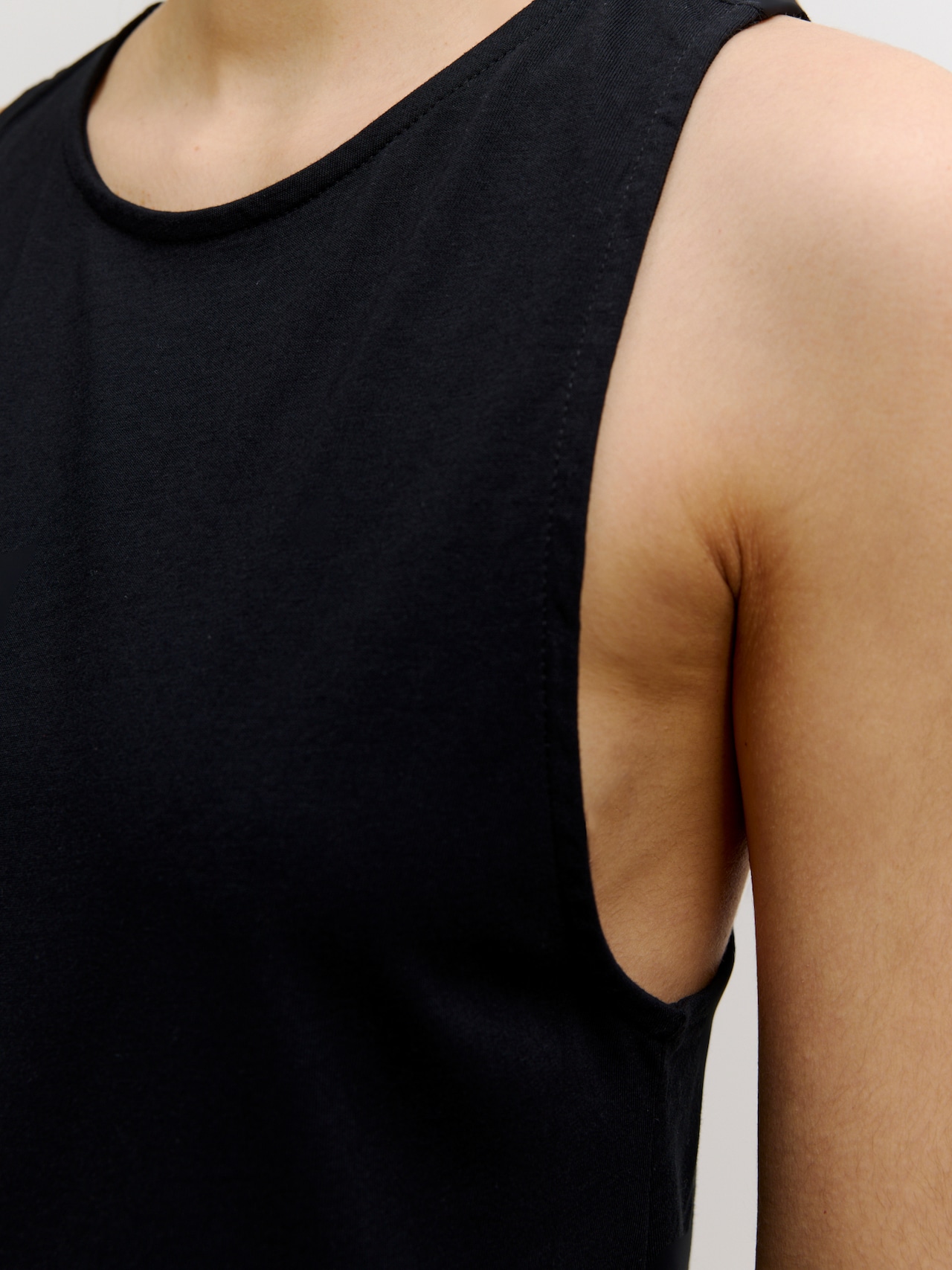 EDITED Produits Robe 'Briella' noir