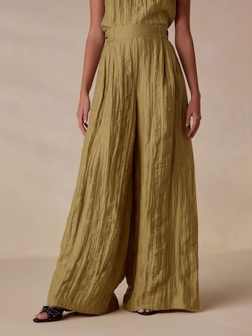Wide leg Pantaloni con pieghe 'N. Premium' di Next in verde: frontale
