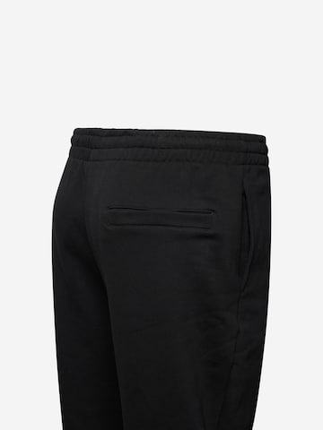 Tapered Pantaloni di Urban Classics in nero
