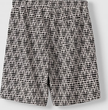 Bershka Regular Shorts in Schwarz