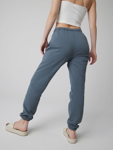 A LOT LESS Tapered Trousers 'Karli' in Grey