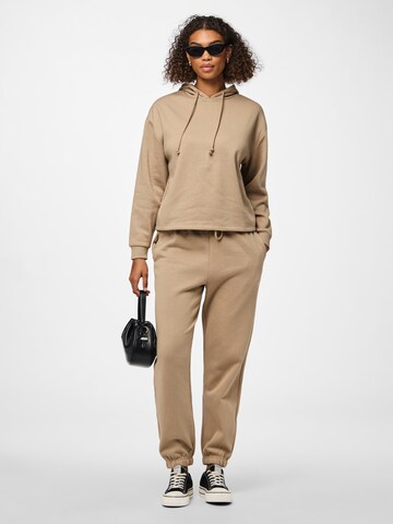 Sweat-shirt 'PCChilli' PIECES en marron