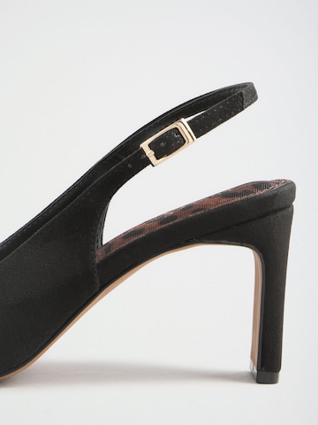 love & roses - Sapatos abertos atrás em preto