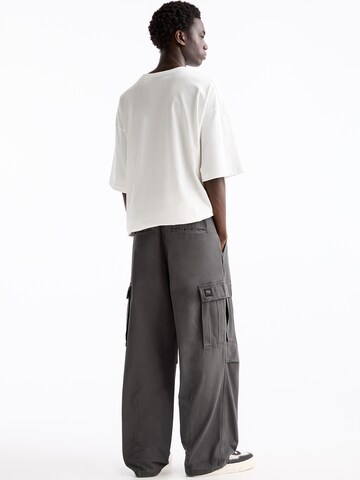 Pull&Bear Regular Cargo trousers in Grey