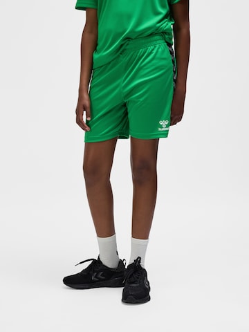 Hummel Regular Sportshorts 'Authentic' in Grün: Vorderseite