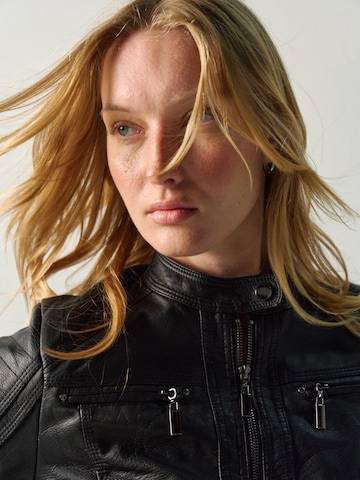 KOROSHI Jacke in Schwarz