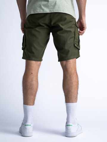 Petrol Industries Regular Shorts in Grün