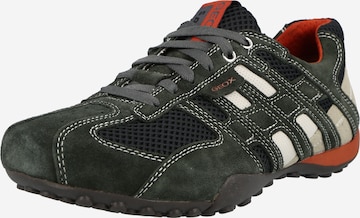 Sneaker bassa 'UOMO SNAKE' di GEOX in grigio: frontale