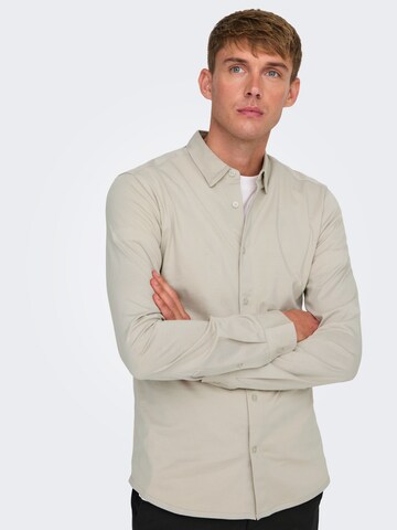 Coupe slim Chemise 'ONSROBIN' Only & Sons en gris : devant