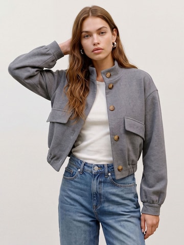 VERO MODA Between-Season Jacket 'VMNADIA' in Grey: front