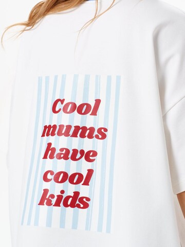 Maglietta 'Cool Mums' di MIRONS in bianco