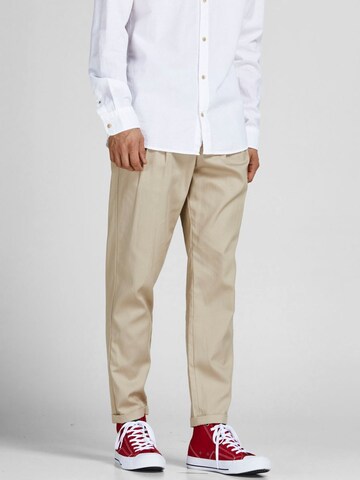 regular Pantaloni con pieghe 'Stace' di JACK & JONES in beige: frontale