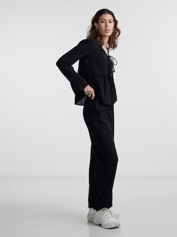 Effilé Pantalon cargo 'JALLY' PIECES en noir