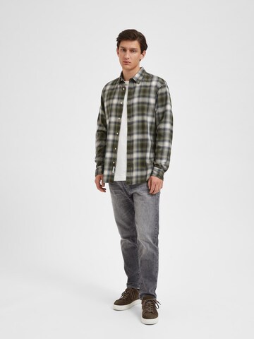 SELECTED HOMME جينز مضبوط قميص 'Robin' بلون أخضر