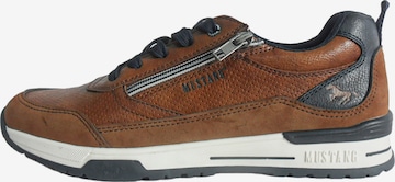 MUSTANG Sneakers laag in Bruin: voorkant