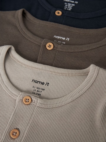 T-Shirt NAME IT en mélange de couleurs