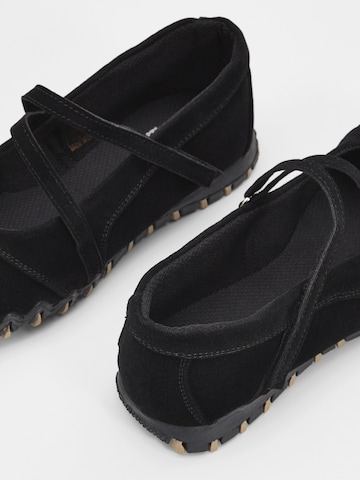 bonprix Ballet Flats with Strap in Black