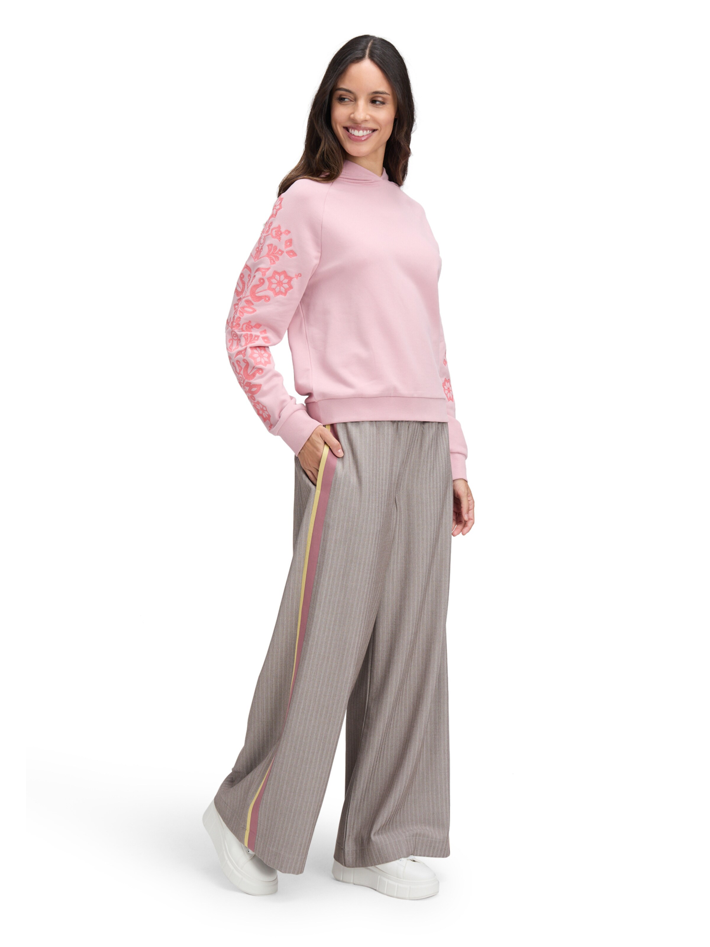 Cartoon Regular Trousers in Beige