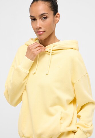 MUSTANG Sweatshirt 'Style Lea' in Yellow