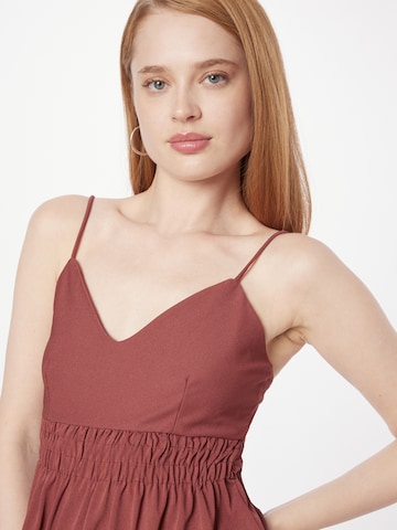ABOUT YOU Top 'Polly' in Rood