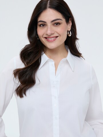 Chemisier Fiorella Rubino en blanc