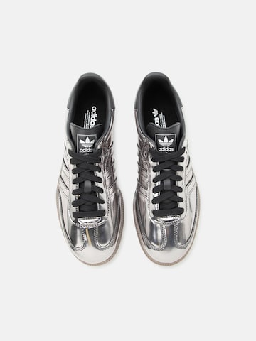 Baskets basses 'SAMBA' ADIDAS ORIGINALS en argent