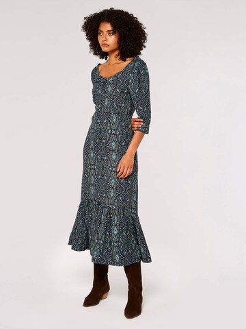 Robe Apricot en bleu