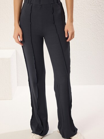 Trendyol Брючный костюм в Серый