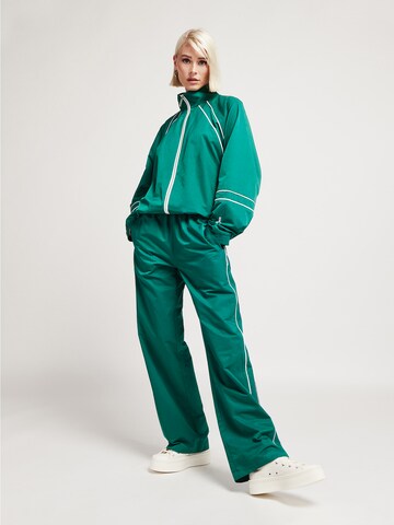 Loosefit Pantaloni 'ESCAPE PANTS' di UNFOLLOWED x ABOUT YOU in verde