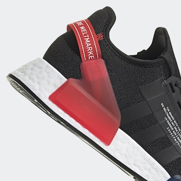 ADIDAS ORIGINALS Низкие кроссовки 'NMD_R1 V2' в Черный