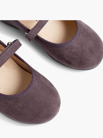 Pisamonas - Bailarina en gris