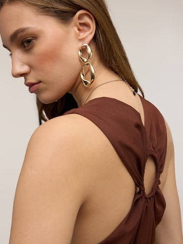 Robe MOTIVI en marron