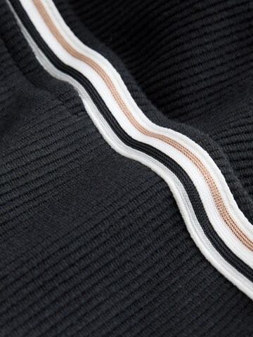 Next - Conjunto en negro