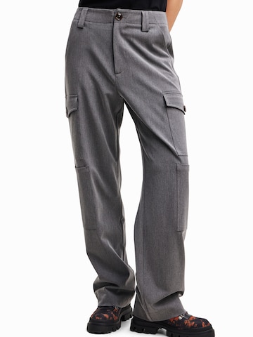Desigual - Regular Calças cargo em cinzento: frente
