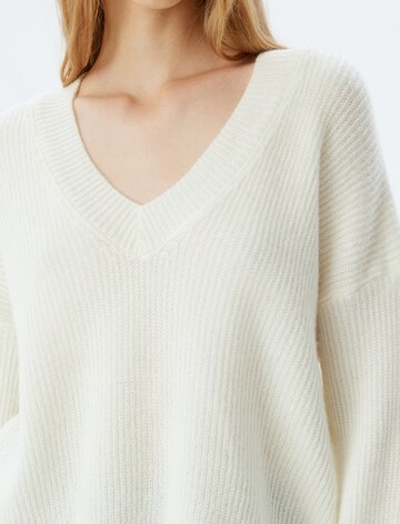 Koton Sweatshirt in White