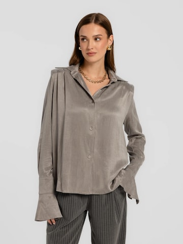 mandragora Blouse 'Celia' in Grijs: voorkant