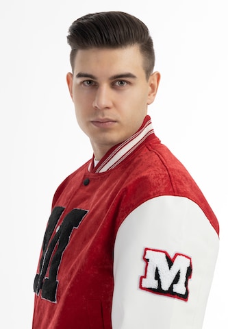 MO Between-Season Jacket in Red