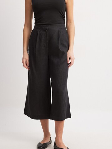 NA-KD Wide leg Pants in Black: front