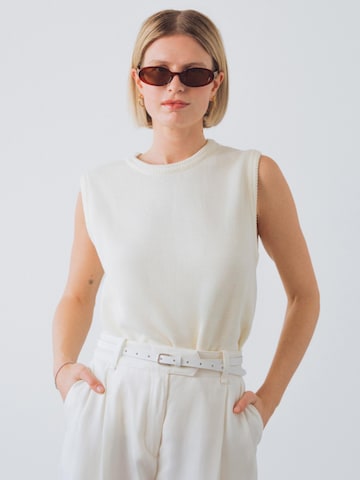 Honest Basics Strickweste 'Knitted Vest'‌‌‌‌ in Weiß: Vorderseite