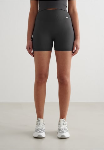 Aim'n Skinny Sportshorts in Grau: Vorderseite
