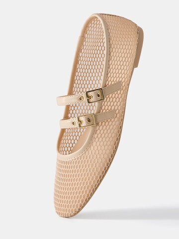 Bershka Ballerina met riempjes in Beige