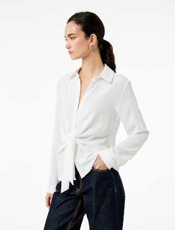 Koton Blouse in Wit: voorkant