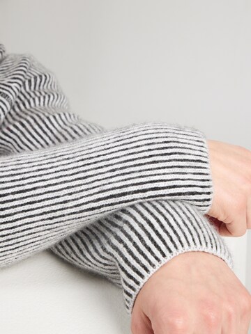 WEEKDAY Sweater in Grey