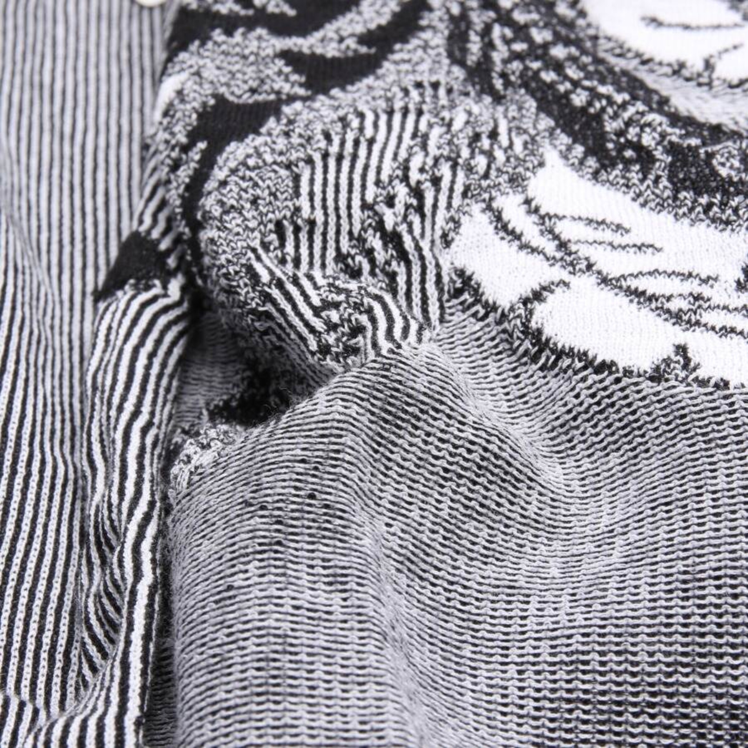 Fine Edge Sweater & Cardigan in XS in Black