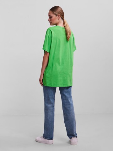 PIECES Υπερμέγεθες μπλουζάκι 'Rina' σε πράσινο