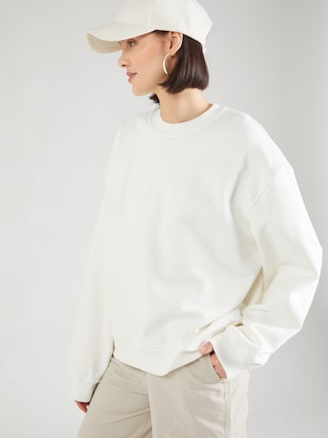 WEEKDAY Sweatshirt 'Paula' in White: front