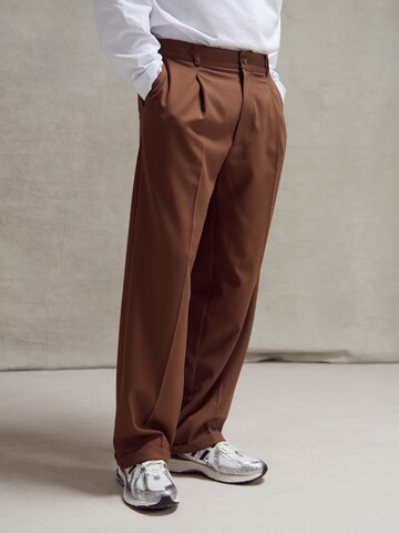 ABOJ ADEJ Loose fit Pleat-front trousers 'Tesfaye' in Brown: front