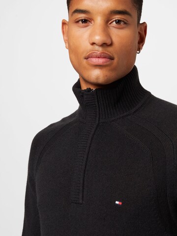 TOMMY HILFIGER Sweater in Black